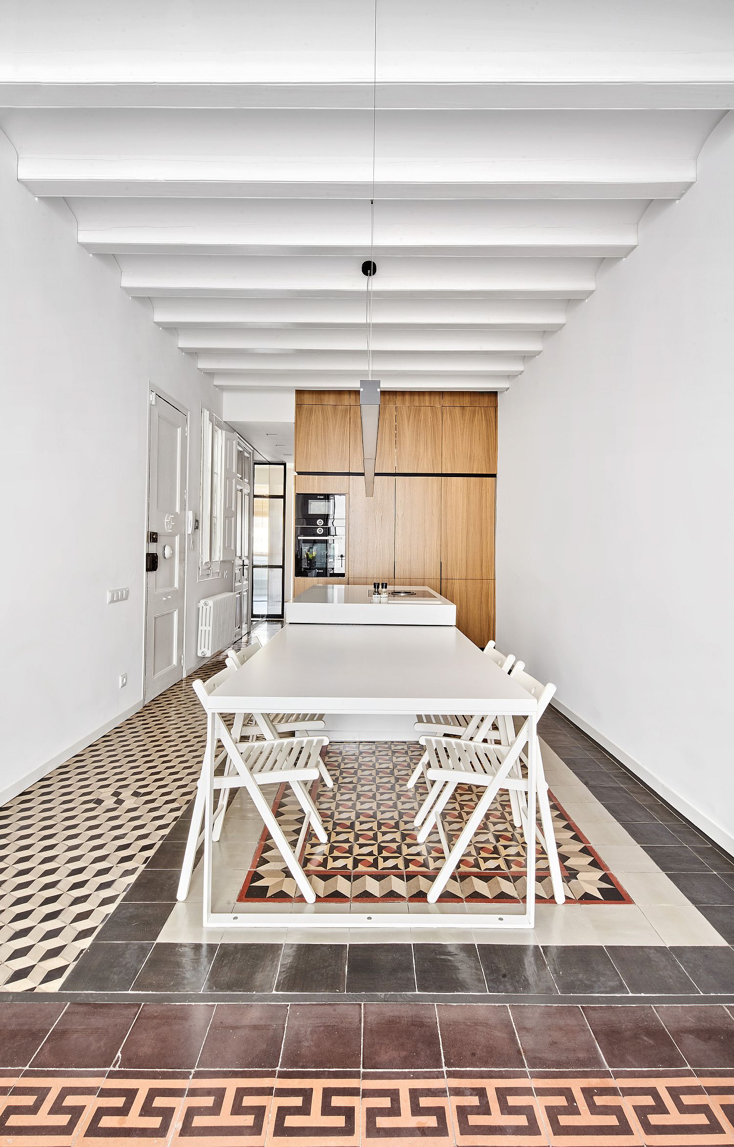 Dining area and kitchen of the revamped Barcelona apartment