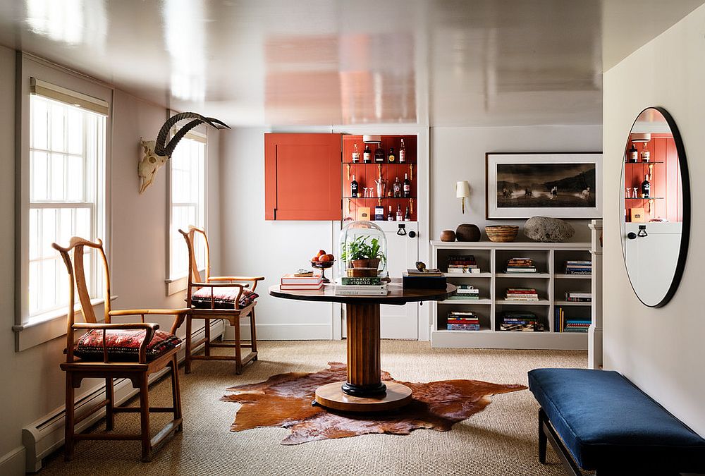 Elegant traditional entry room feels both stylish and comforting