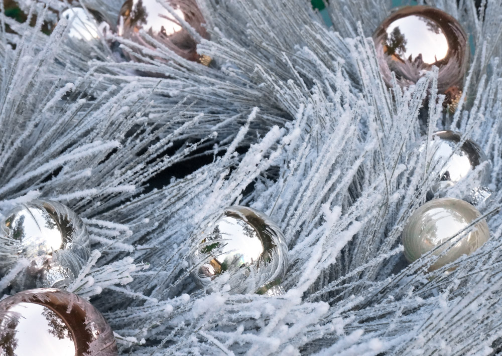 Flocked wreath with metallic ornaments