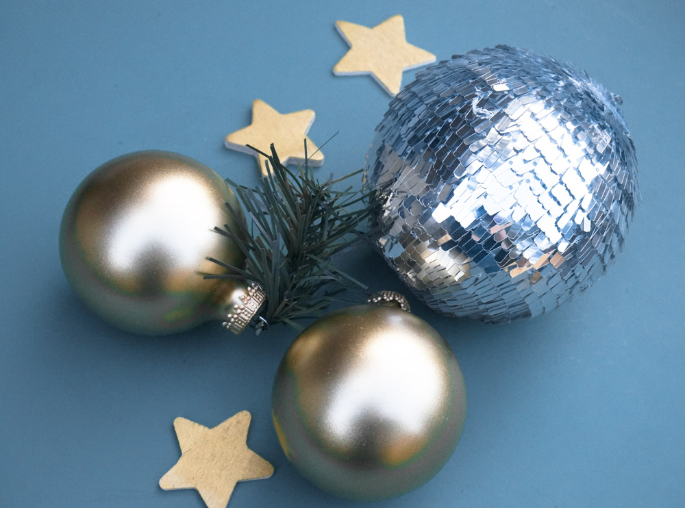 Gold and silver ornaments add glamour