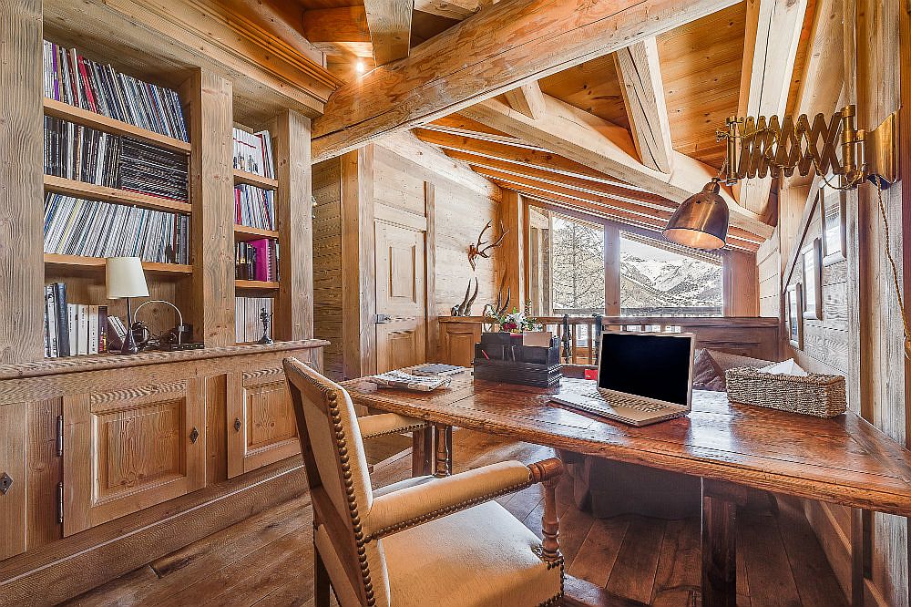 Home office inside the chalet for those who cannot miss work!