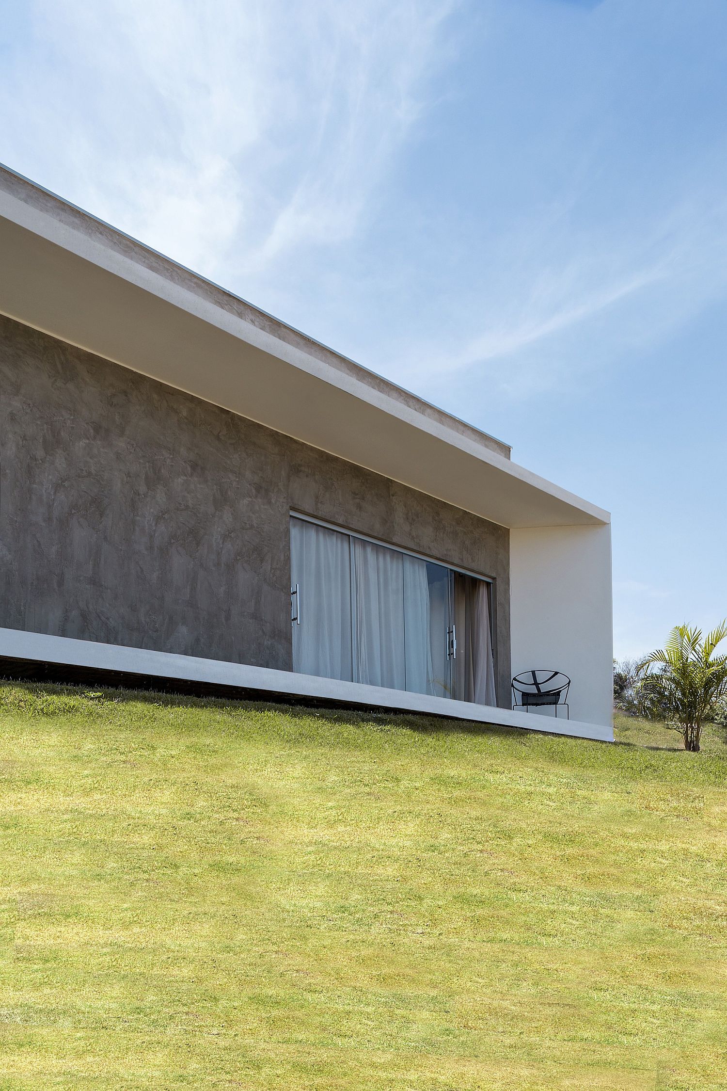 Modern minimal Brazilian home with minimal eco-footprint