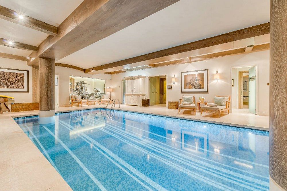 Relax and rejuvinate at the stunning Shemshak chalet in Courchevel 1850