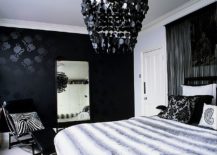 Repeating-black-by-using-a-lovely-dark-chandelier-accentuates-the-beauty-of-the-accent-wall-217x155
