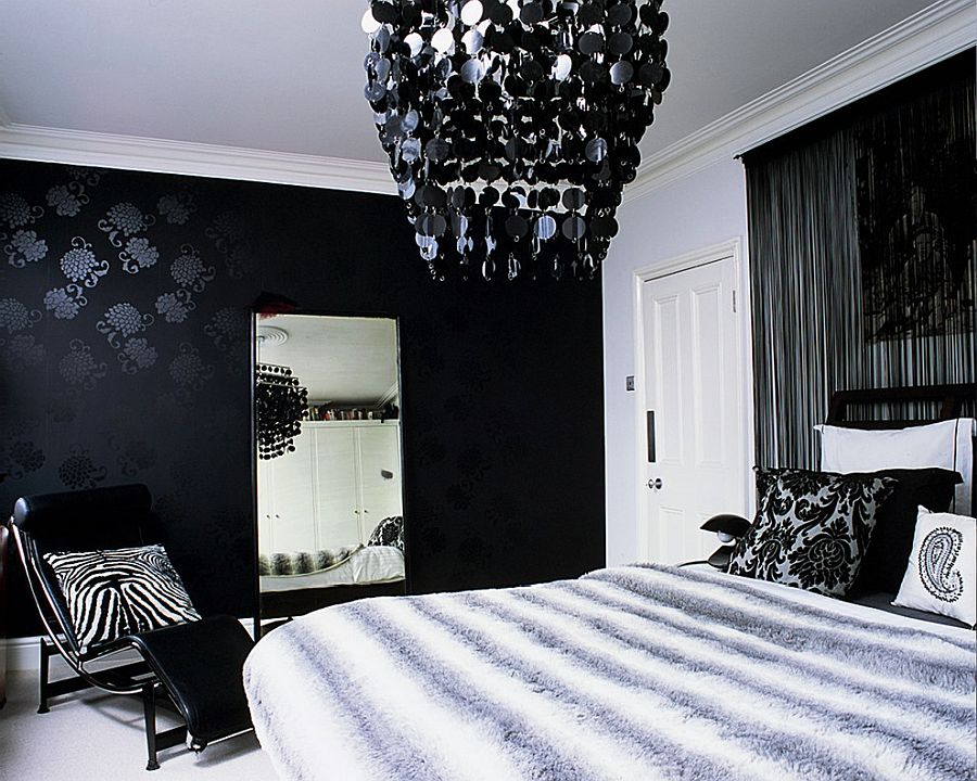Repeating black by using a lovely dark chandelier accentuates the beauty of the accent wall