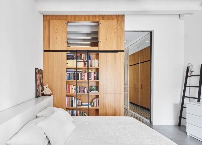 Custom Oak Units and Shelves Bring Freshness to this Revamped Barcelona ...