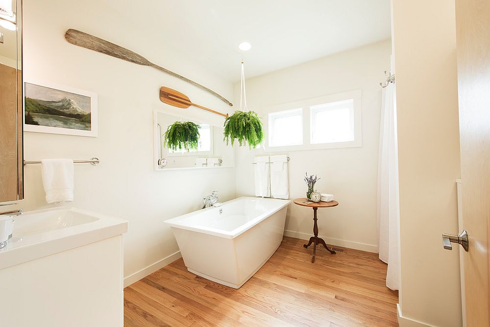 Small contemporary bathroom in wood and white