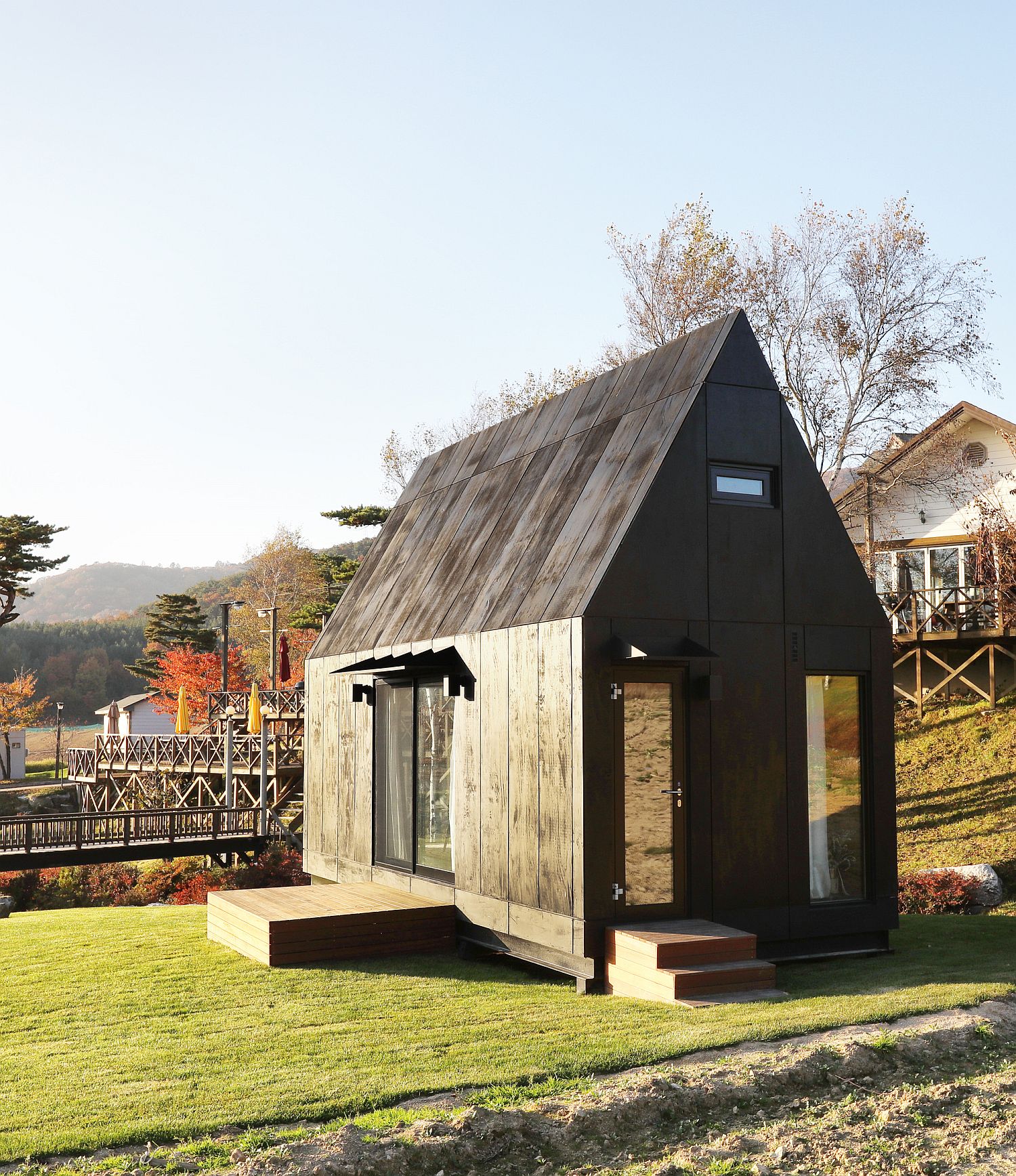 Space-savvy and eco-freindly tiny cabin design