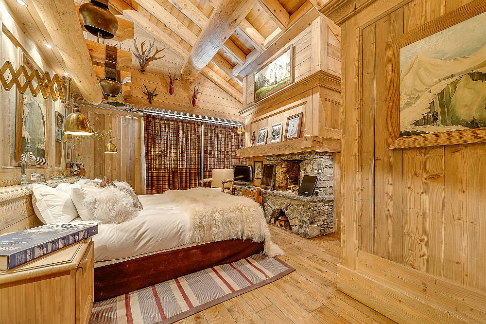 Spacious and beautiful master bedroom of the chalet with private access