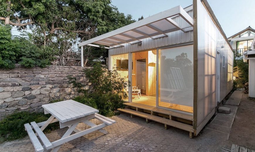Cost-Effective Tiny Cabin in Wood and Polycarbonate Panel Makes an Impact!