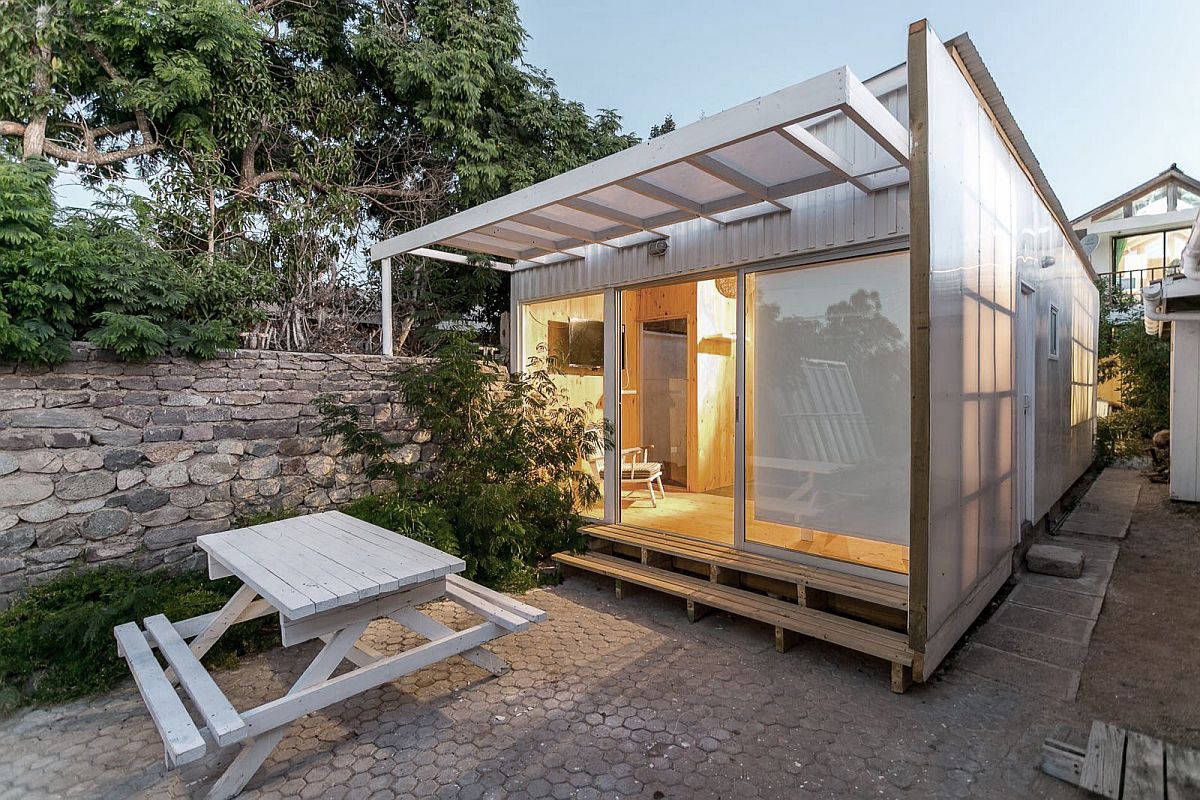 Unique-and-cost-effective-Polycarbonate-cabin-in-coastal-town-of-Chile