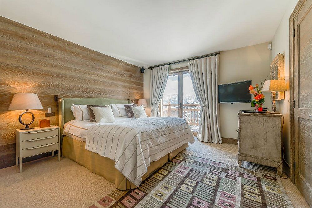 Wood accent wall for the chalet bedroom