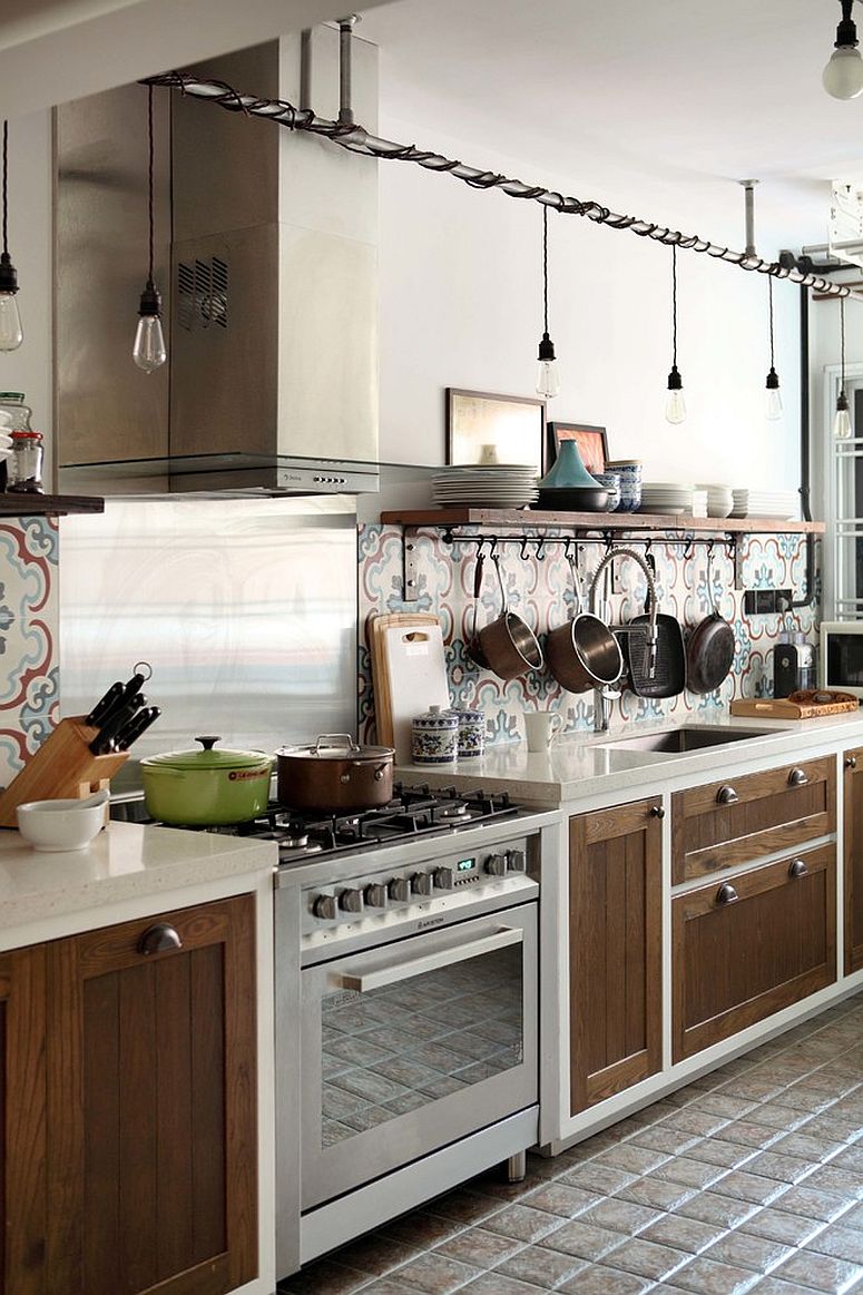 Cabinets with shaker style give the kitchen a picture-perfect look while focussing on functionality