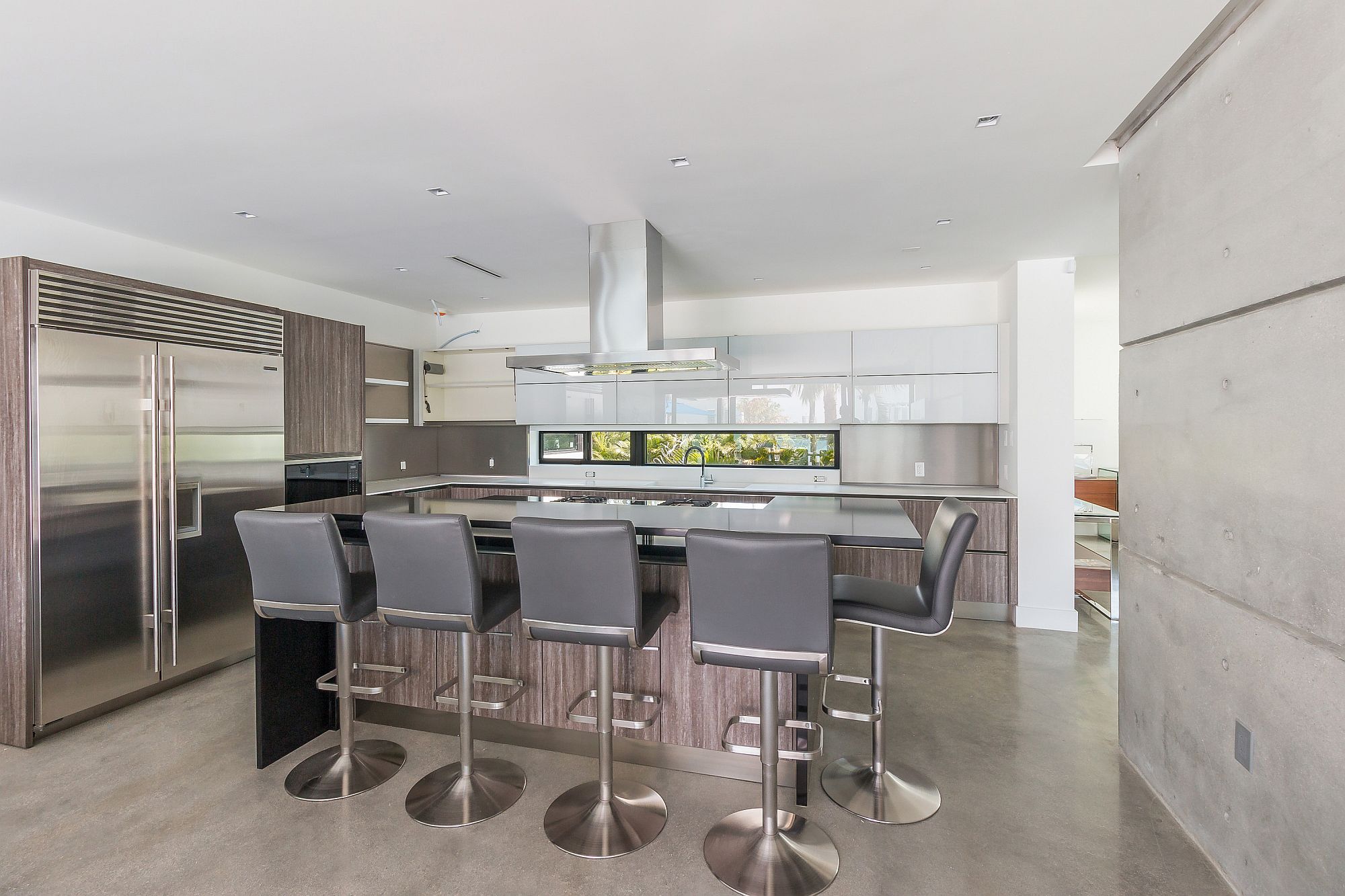 Contemporary kitchen in white and gray