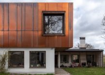 Copper-panels-with-untreated-finish-gives-the-home-a-dynamic-appeal-217x155