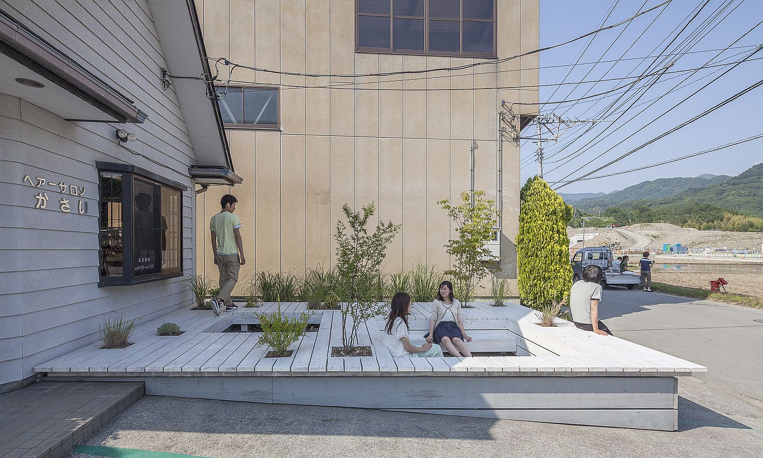 Deck-with-sitting-options-feels-like-an-extension-of-the-barber-shop