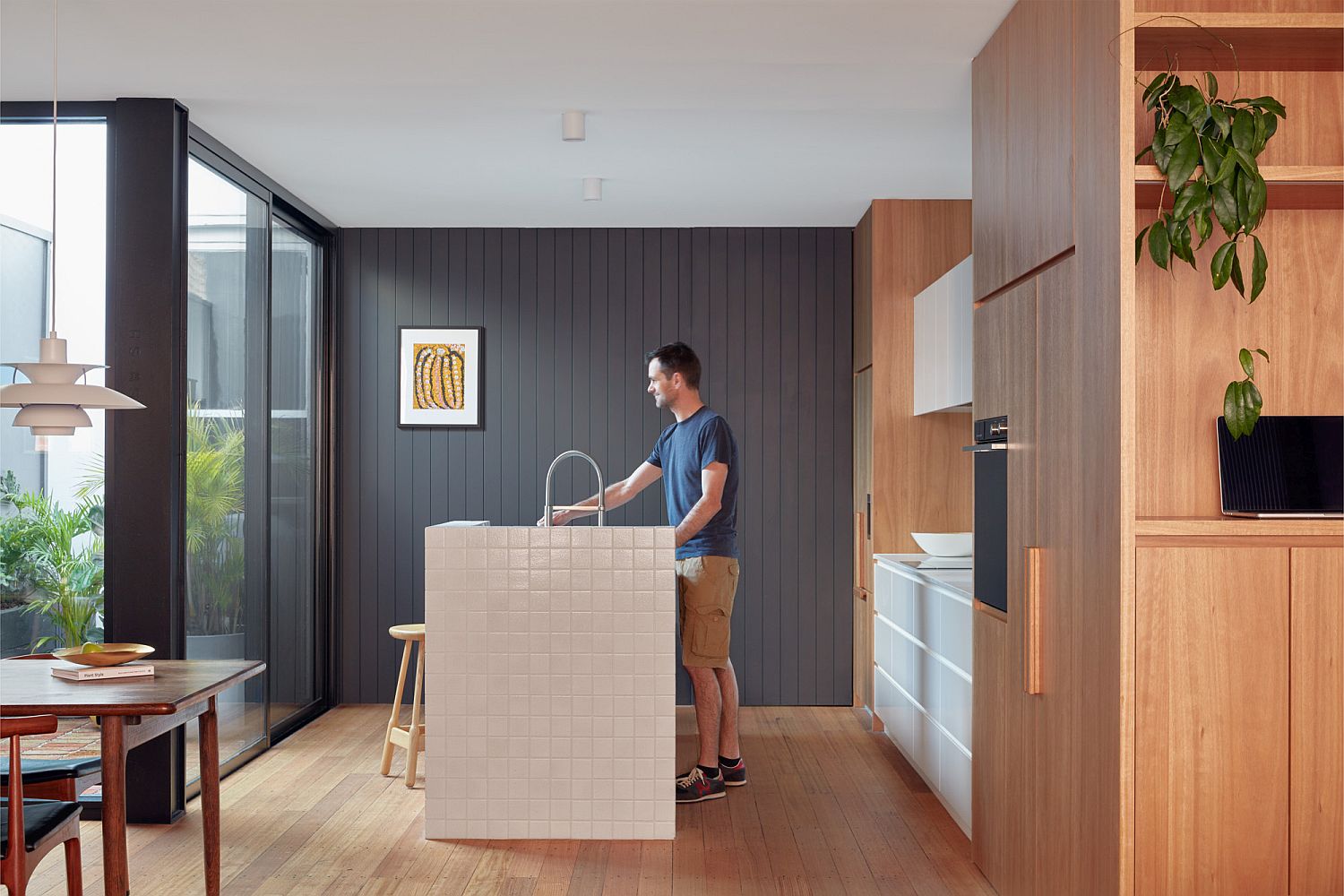 Fabulous kitchen connected with the green space outside