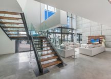 Fabulous-staircase-connecting-different-levels-of-the-contemporary-Miami-home-217x155