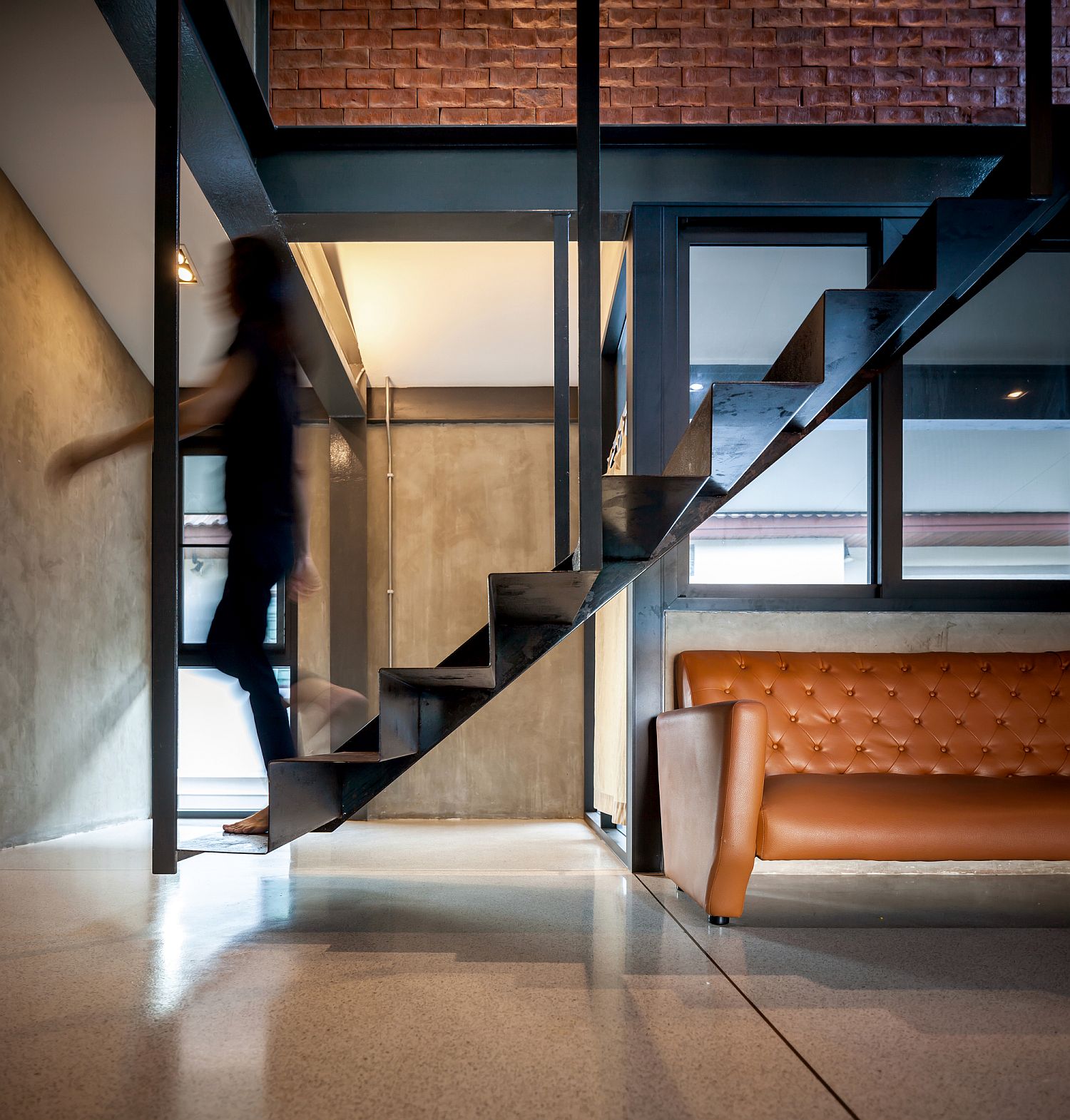 Fabulous-stairway-that-feels-like-it-is-floating-in-mid-air