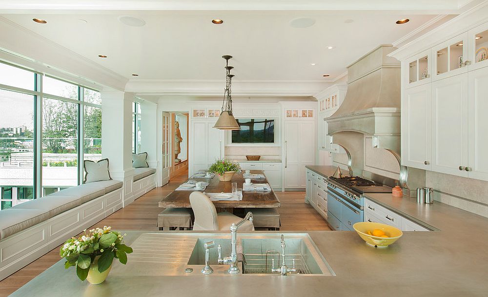 Gorgeous and spacious kitchen and dining with ample window seating is perfect for the large modern family