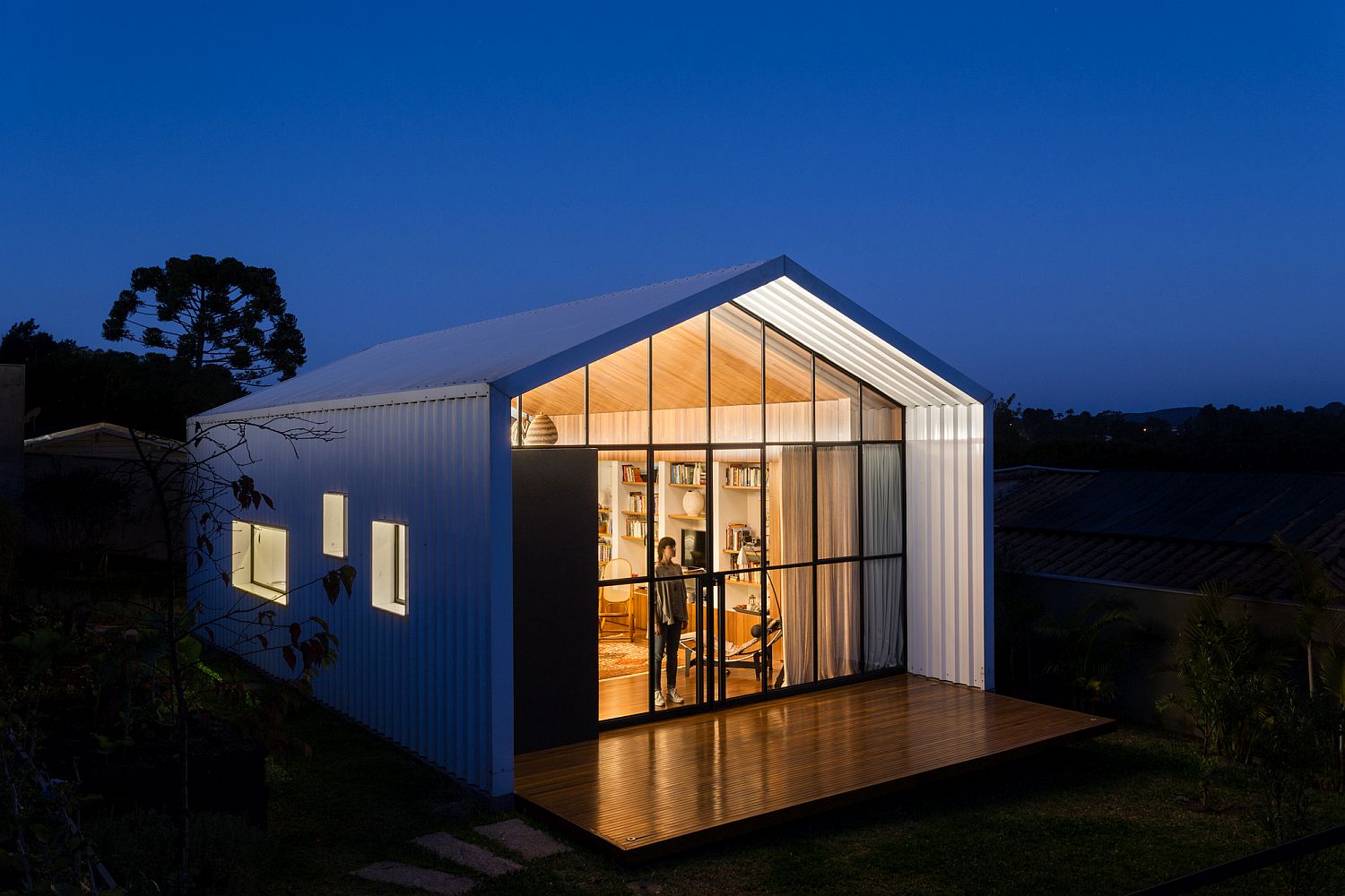 Housekeeper-house-turned-into-a-gorgeous-and-light-filled-office-and-along-with-guest-area