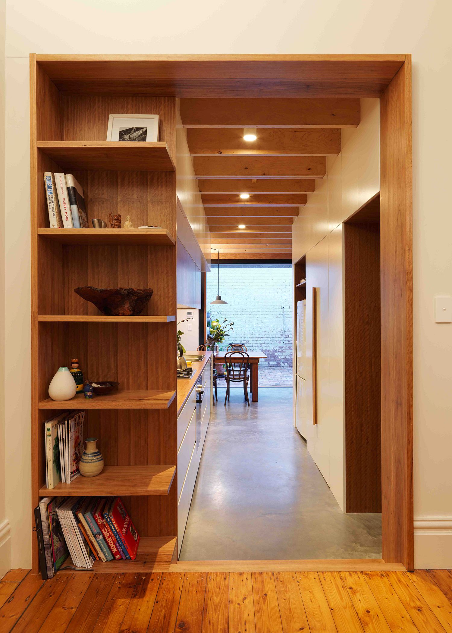 Increase in height and smart shelving alter the interior of the house