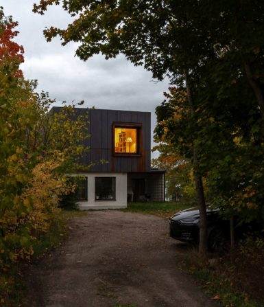 Cyclops House: Copper, Concrete and Windows that Usher in Ample Natural ...