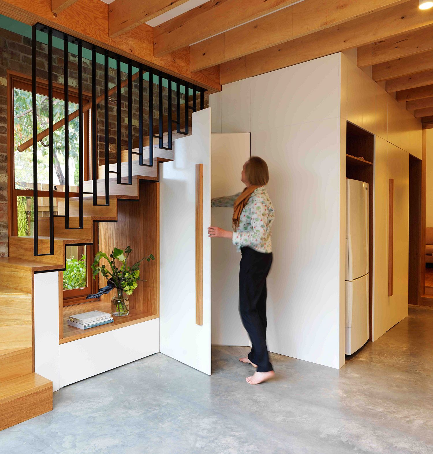 Making-use-of-the-space-under-the-staircase-in-more-ways-than-one