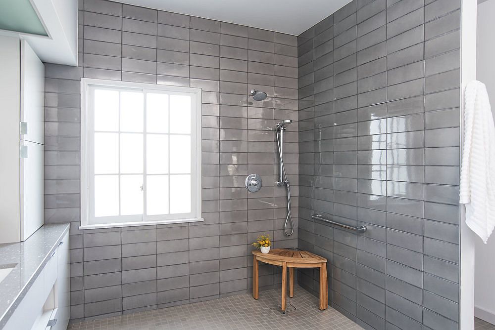 Open bathroom design with a shower area that has no boundaries
