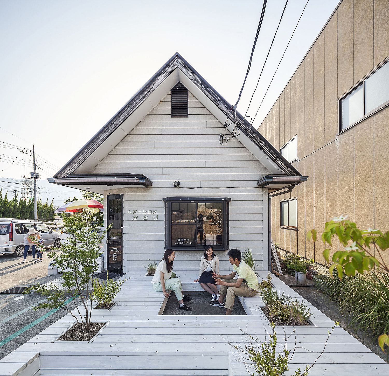 Pit-Terrace-in-Japan-brings-the-community-together