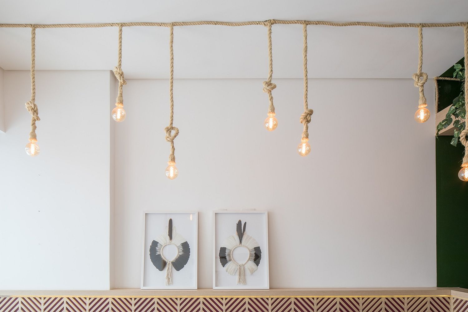 Rope and Edison bulb lighting idea