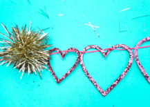 Sparkling-heart-and-tinsel-garland-217x155
