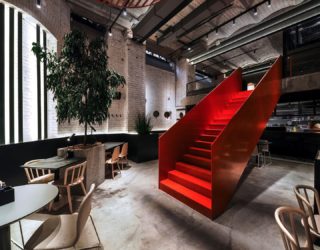 PIZZA 22: Scintillating Red, Stunning Geometry and Underground Minimalism