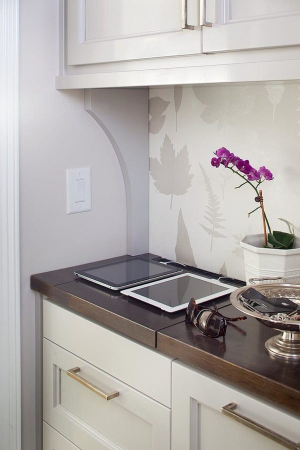 Use The Kitchen Corners To Create A Smart Charging Station 600x900 
