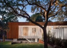 Wood-and-glass-modern-home-in-Austin-217x155