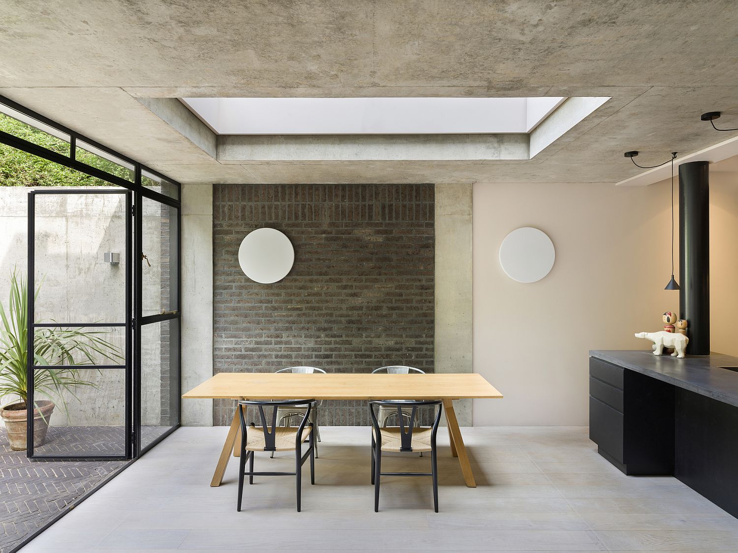 Dining-area-of-the-Lauriston-Road-House
