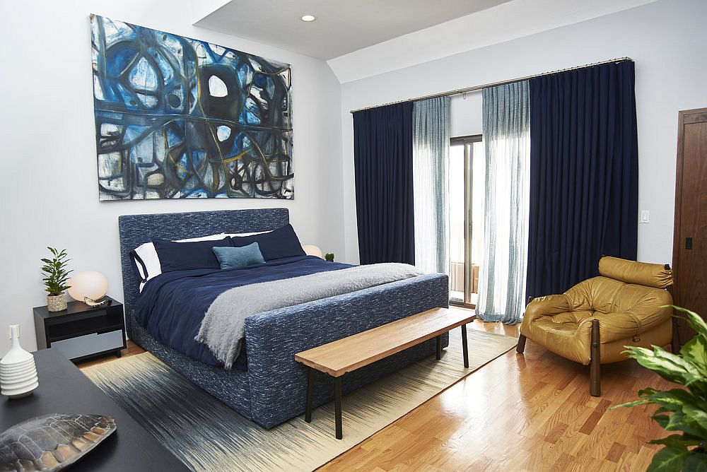 Fabulous contemporary beach style bedroom in white and blue