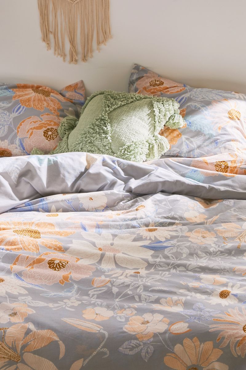 Floral-duvet-cover-in-blue