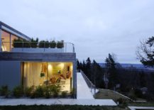 Light-wood-and-concrete-exterior-of-the-contemporary-home-217x155