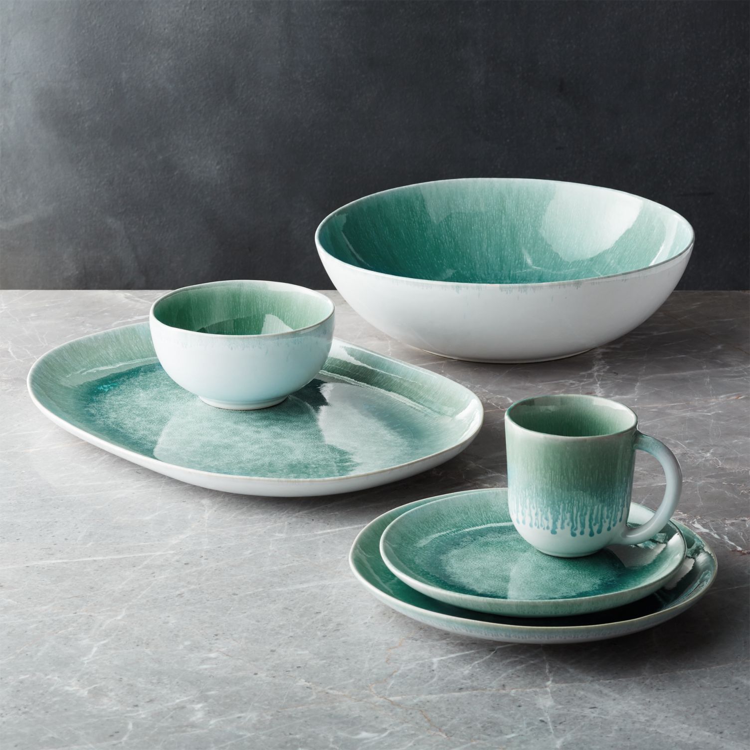 Reactive-glaze-tableware-in-aqua