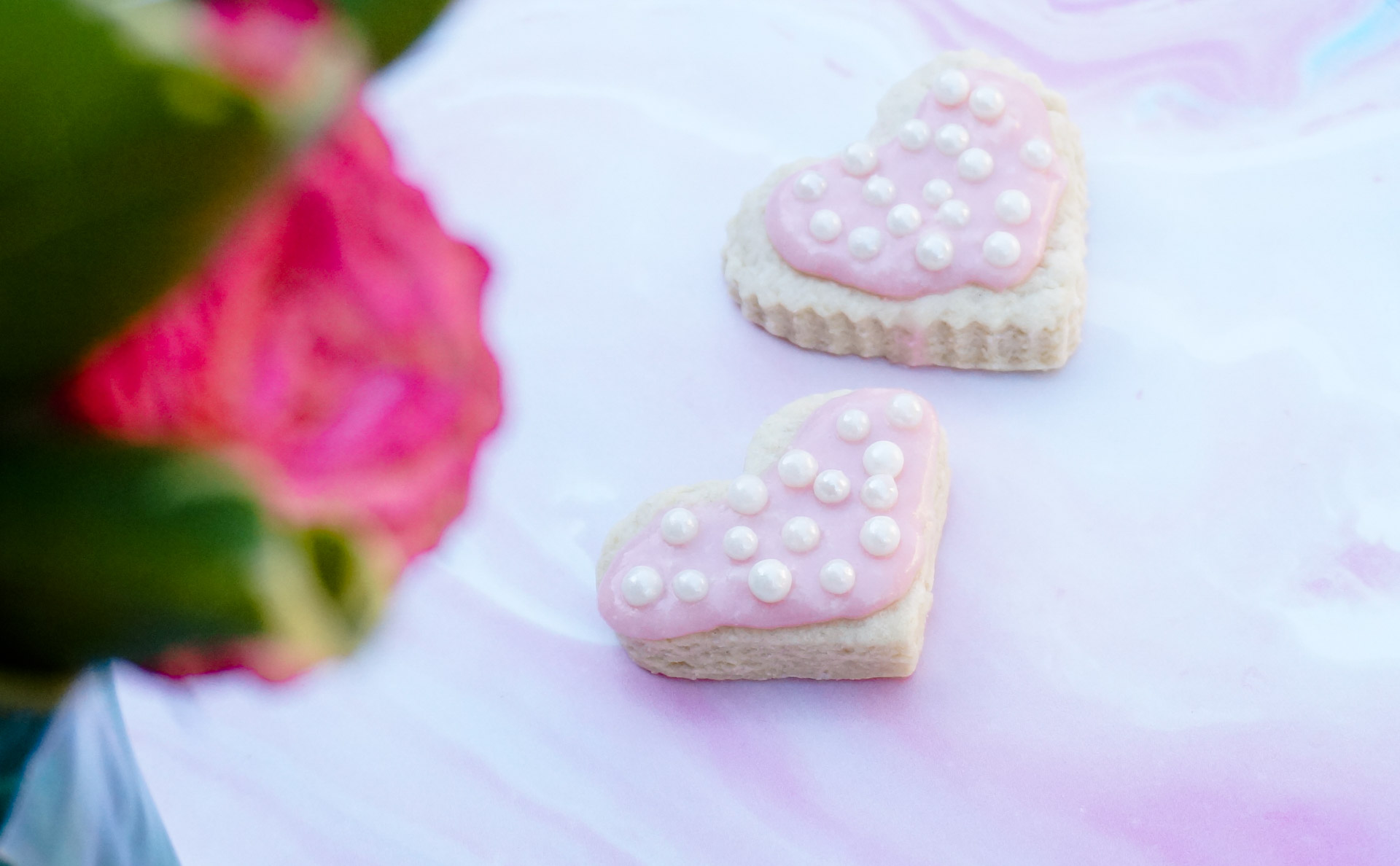 Valentines-Day-cookies-with-edible-pearls