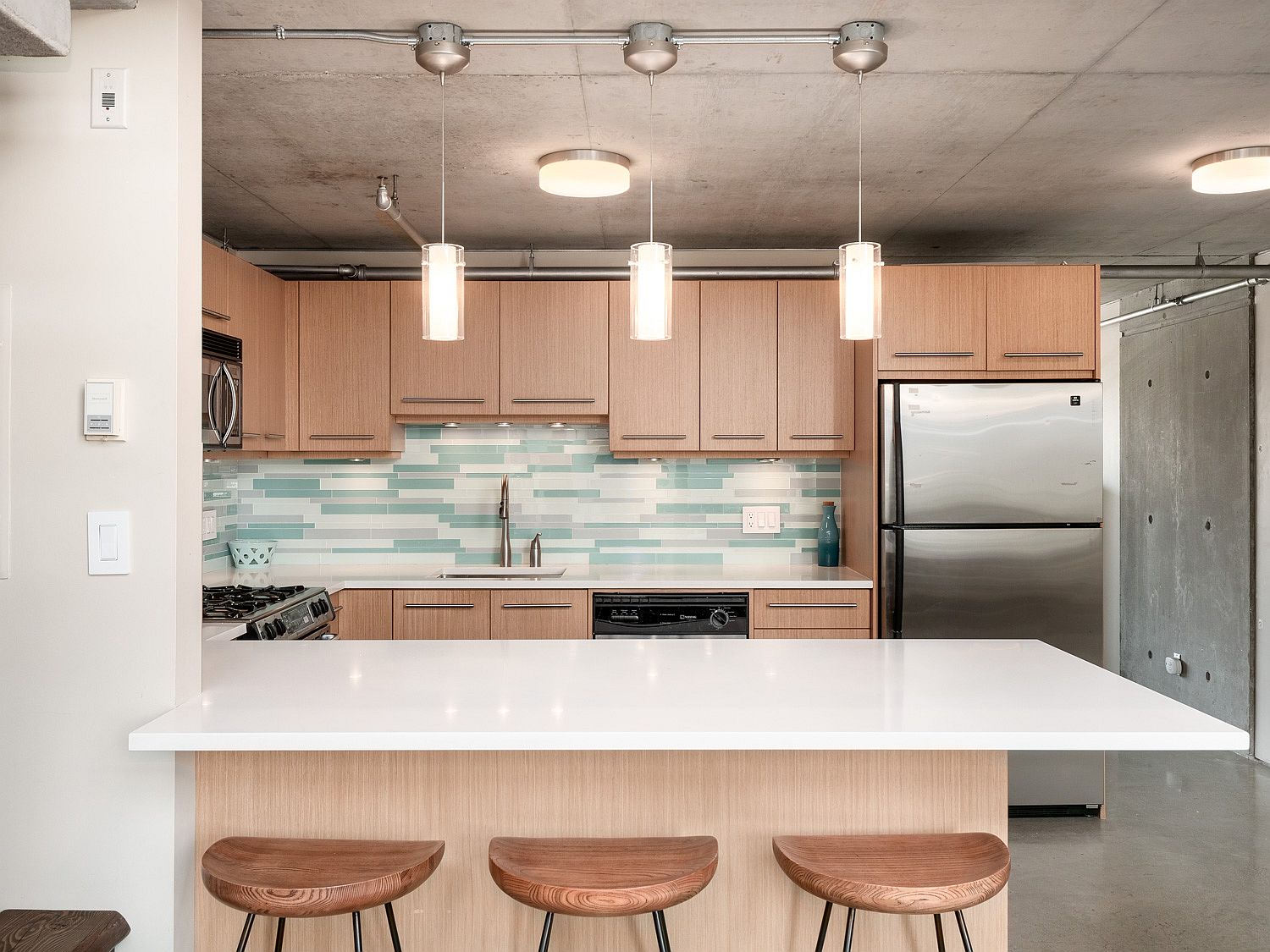 Backsplash adds color to the kitchen in an understated fashion