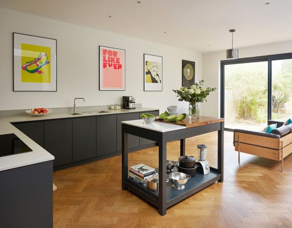 Eye-Catching Trends: 25 Gorgeous Kitchens with Gallery Walls that Charm ...
