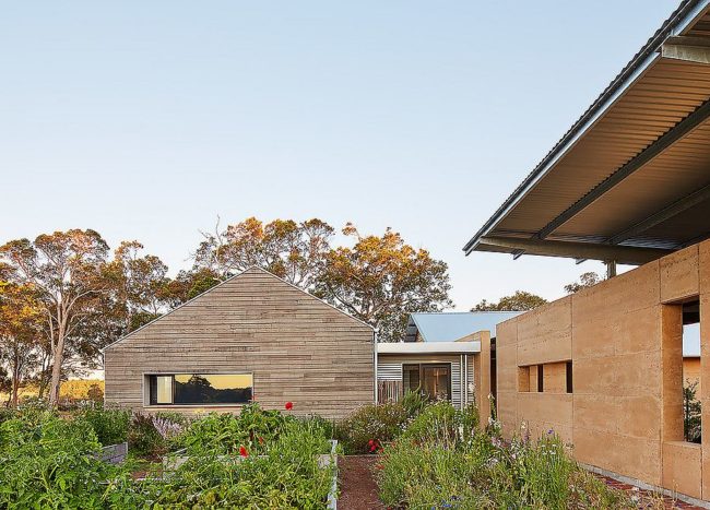 Farm House: Clean Energy and Classic Design Bring Alive this Lovely ...