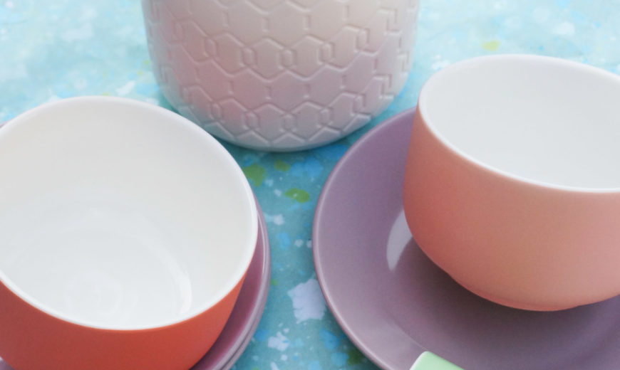 How to Mix and Match Tableware for Spring Entertaining