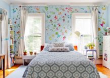 Hand-painted-wallpaper-adds-plenty-of-color-and-freshness-to-the-bedroom-217x155
