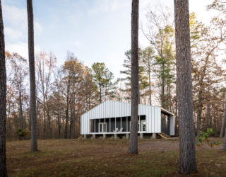 Idyllic Escape: Tiny Weekend House in the Woods with Loft Bedroom