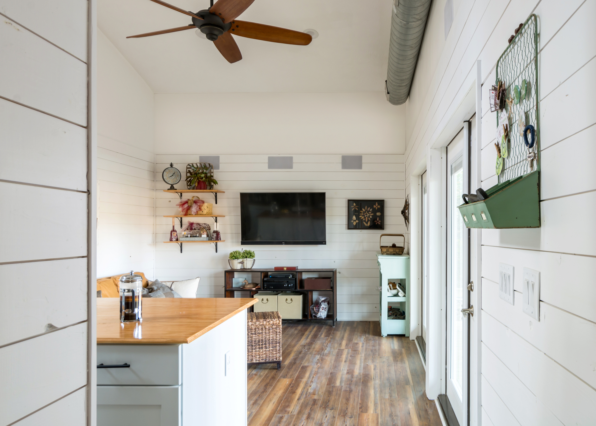 Simple-and-elegant-living-area-in-wood-with-a-white-backdrop