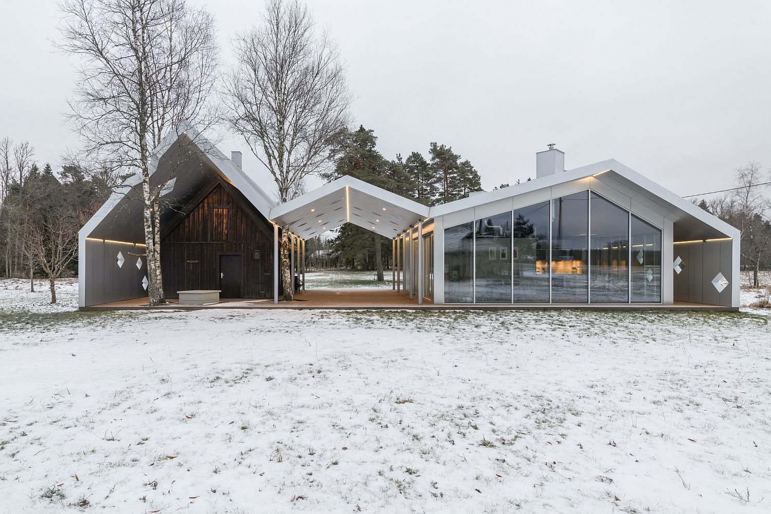 Snow-covered-landscape-around-the-sauna