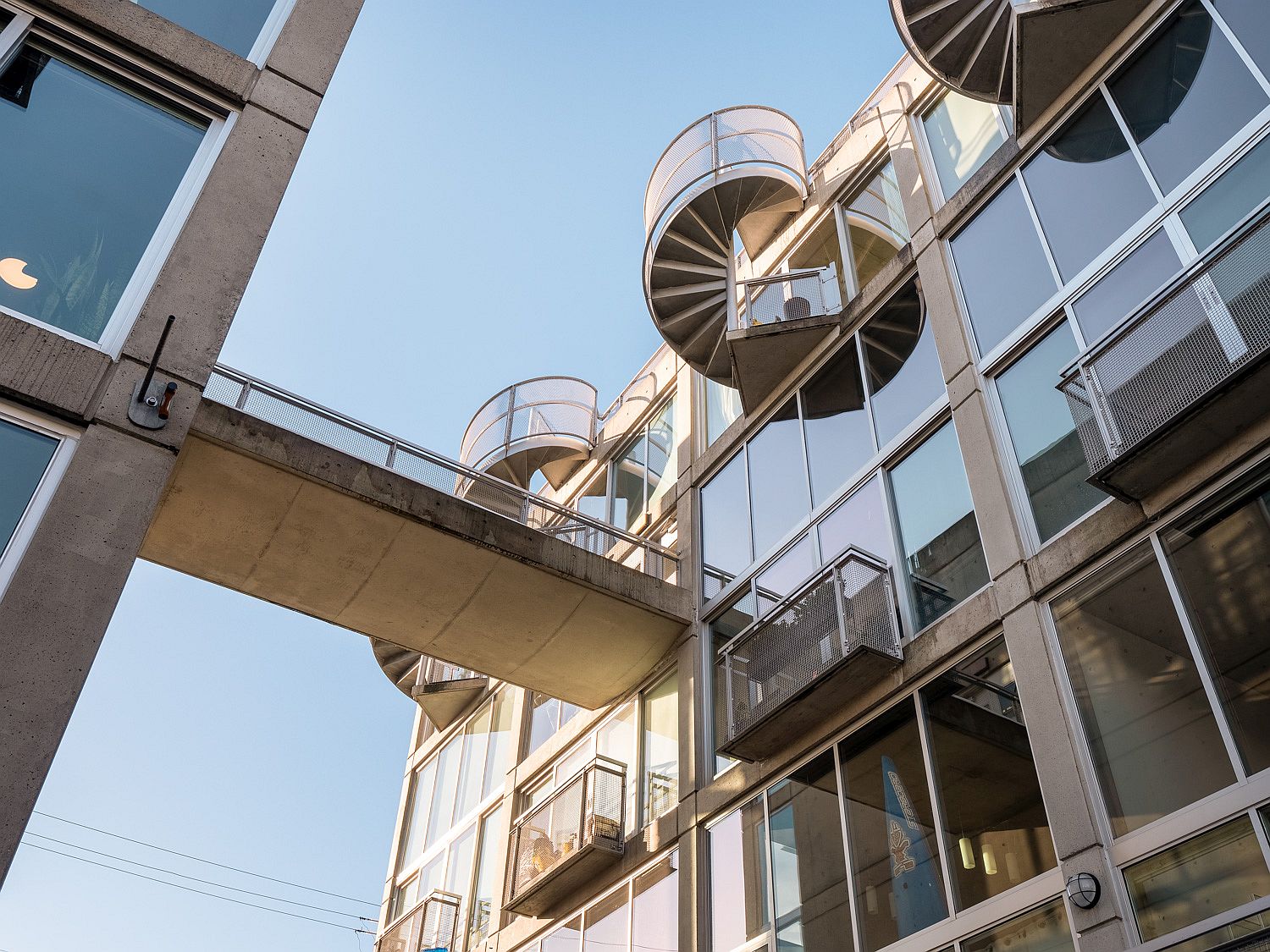 Stylish-lofts-and-apartments-sit-snugly-inside-the-iconic-Waterfall-Building